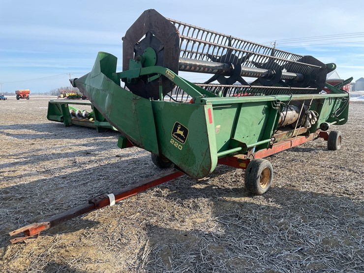 john-deere-220-image-1