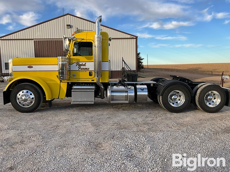 2024-peterbilt-389-image-8