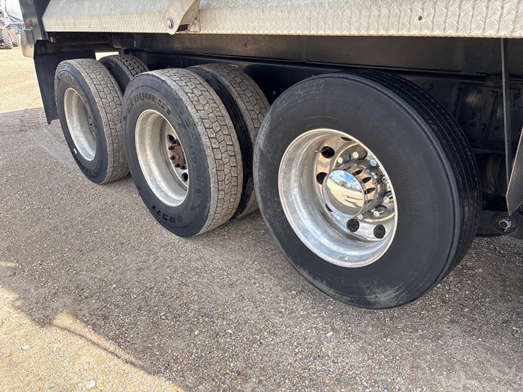 2024-kenworth-t880-image-6