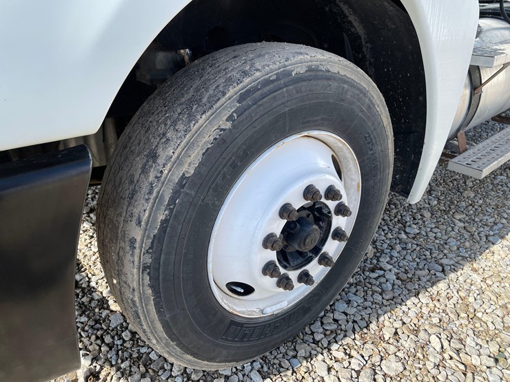 tag-#412,-2013-freightliner-semi-image-4