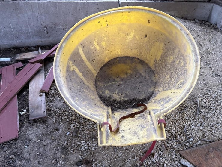 plastic-auger-hopper-image-1