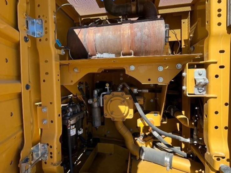 2019-caterpillar-320-image-18