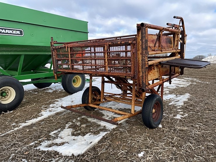 tag-#128,-portable-cattle-chute-w/head-gate-image-7