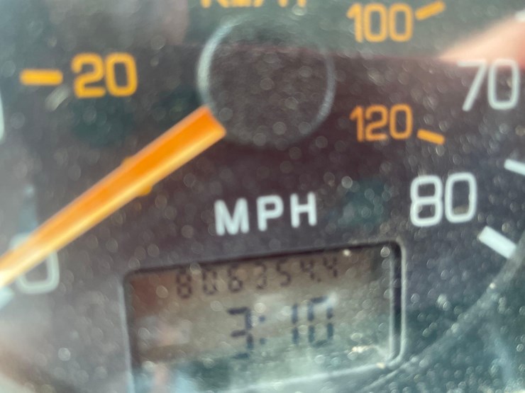 tag-#442,-1993-volvo-semi-tractor-image-25