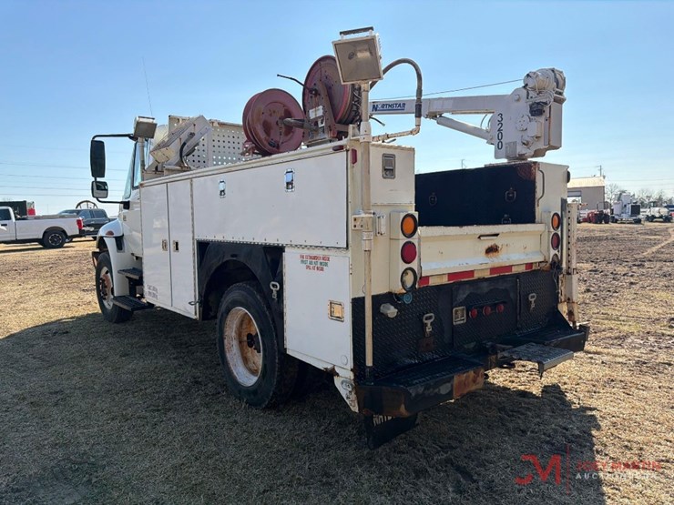 2003-international-durastar-4300-image-5