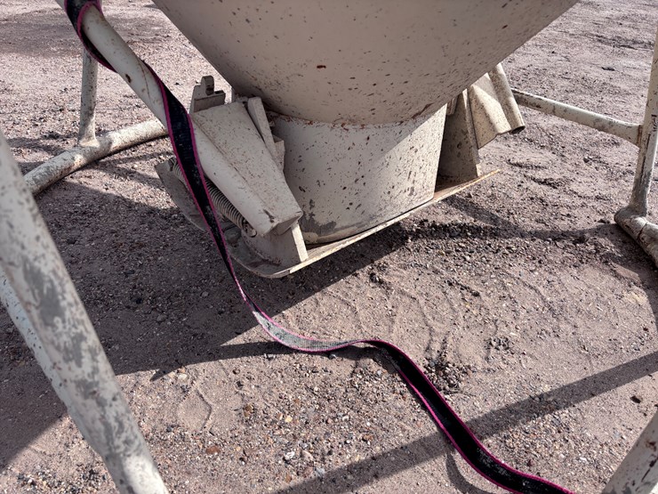 #5352-•-gar-bro-concrete-bucket-image-9