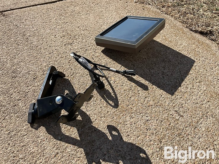 john-deere-autotrac-cab-monitor-extended-display-image-6