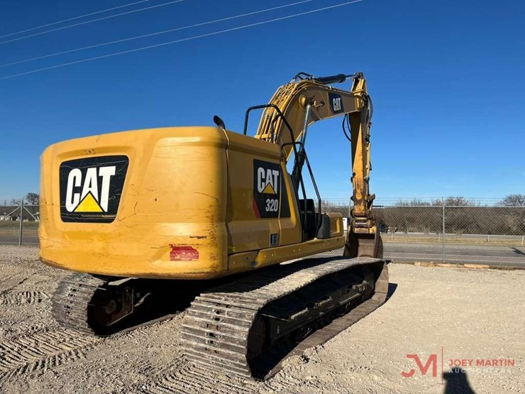 2019-caterpillar-320-image-14