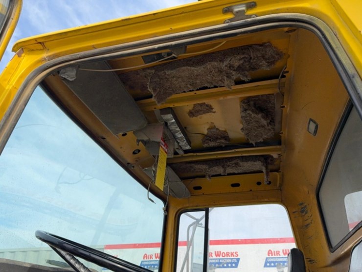 1987-ford-l8000-image-33