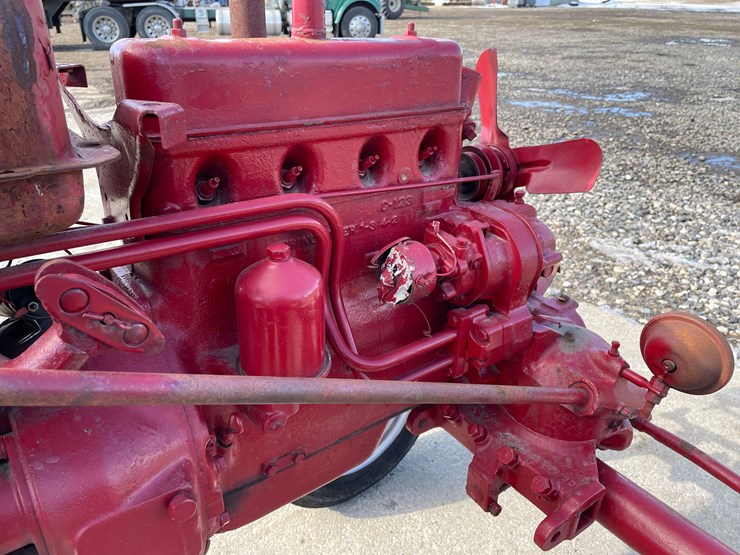 tag-#353,-farmall-130-tractor-image-17