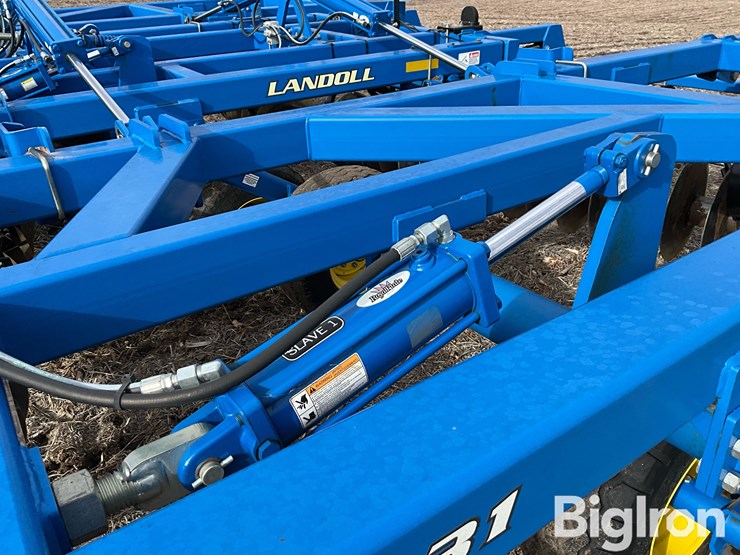 2016-landoll-7431-29-image-18