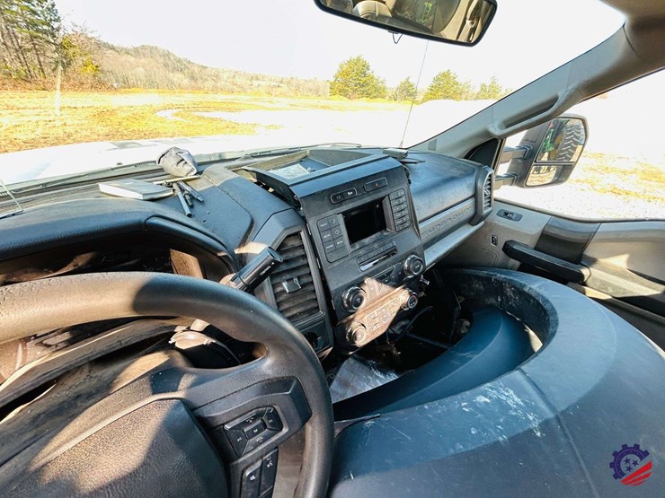 2018-ford-f550-image-27