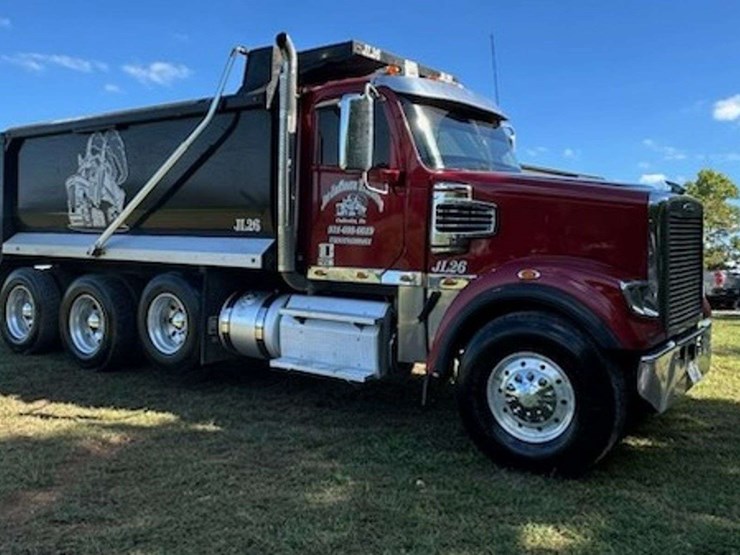 2018-freightliner-sd122-tri-axle-dump-truck-image-2