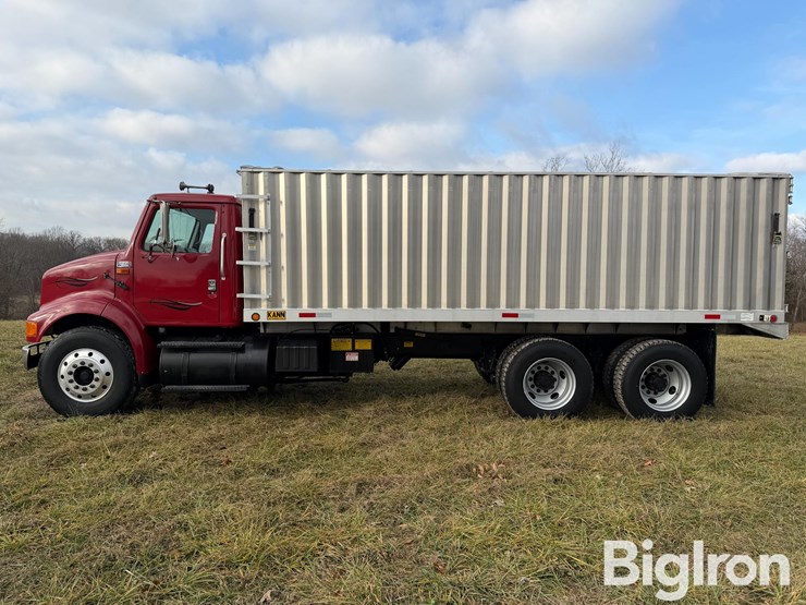 2001-international-8100-image-8