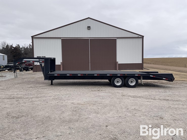 2001-titan-trailer-image-8