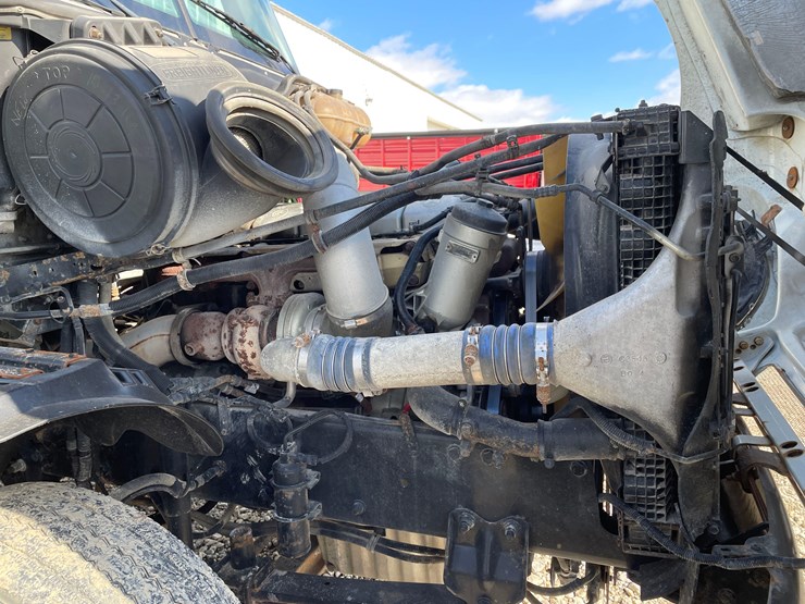 tag-#412,-2013-freightliner-semi-image-33