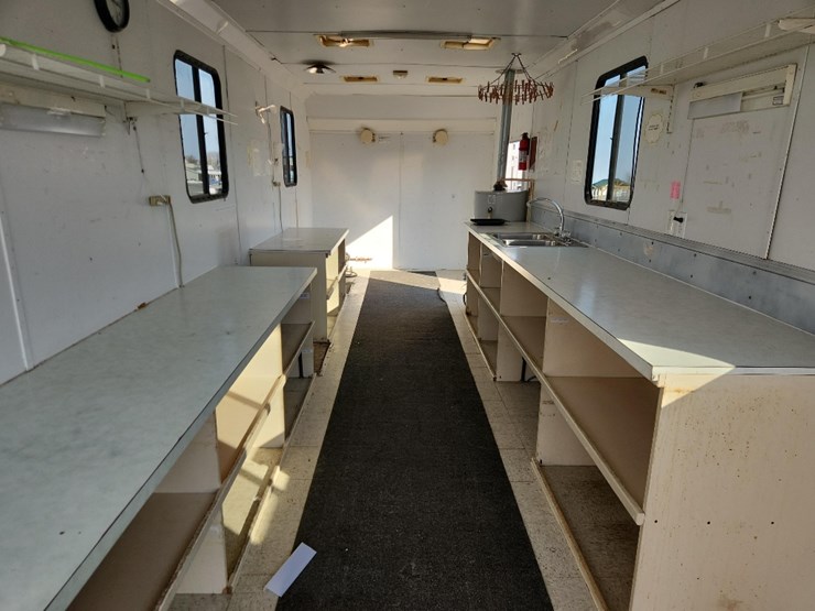 loadmaster-28'-kitchen-trailer,-enclosed,-tandem-axle,-windows,-water-heater,-counters,-sink-image-9