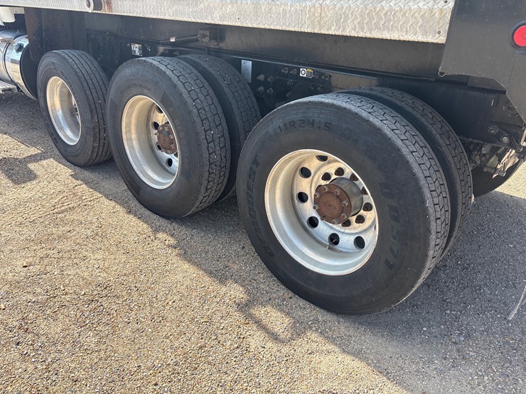 2023-kenworth-t880-image-5