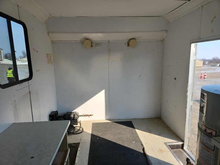 loadmaster-28'-kitchen-trailer,-enclosed,-tandem-axle,-windows,-water-heater,-counters,-sink-image-8