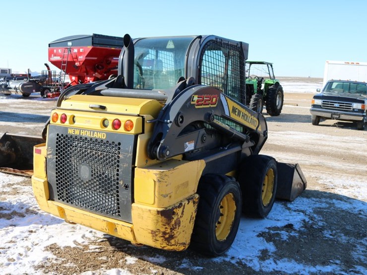 new-holland-l220-image-5