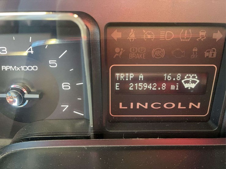 2013-lincoln-navigator-image-1