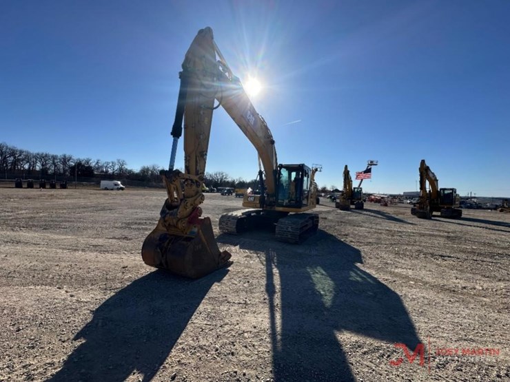 2019-caterpillar-320-image-3