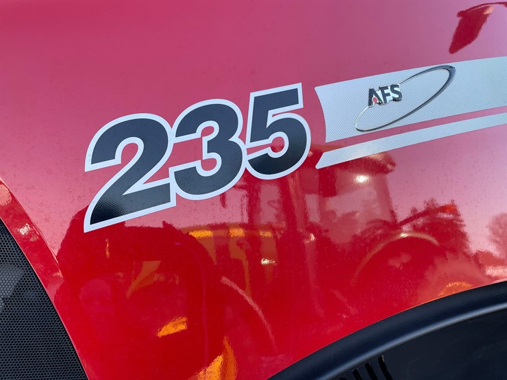 2013-case-ih-magnum-235-image-2