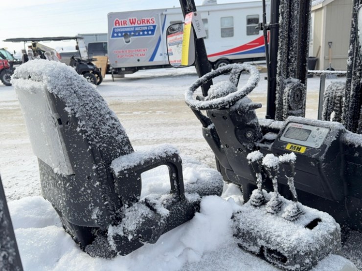 nissan-48"-forks-gray-forklift,-non-running-image-7