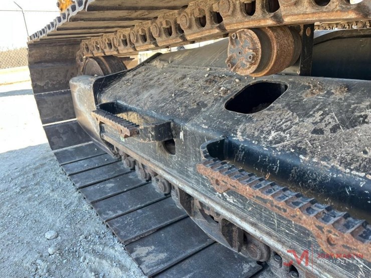 2022-caterpillar-320-image-16