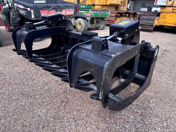 #2795-•-unused-caterpillar-grapple-bucket-image-2