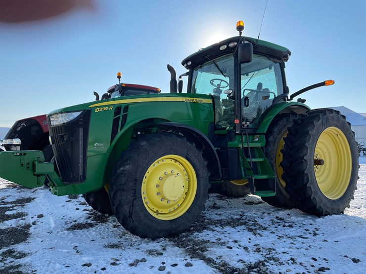 2012-john-deere-8235r-image-1