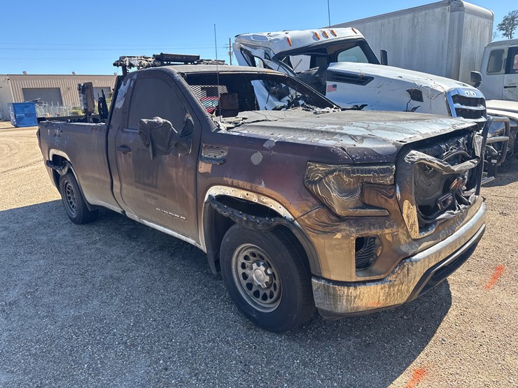 2022-gmc-sierra-1500-image-2