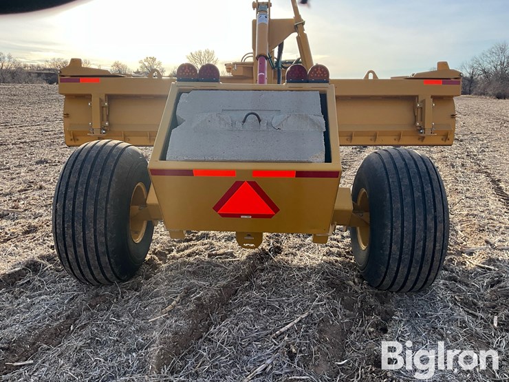 2017-landoll-icon-1632rs-pull-type-rear-steer-grader/blade-image-6