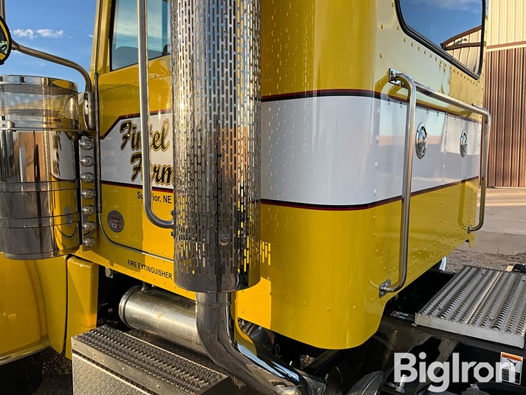 2024-peterbilt-389-image-19