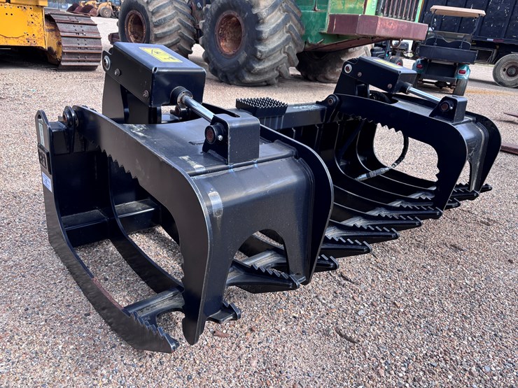 #2795-•-unused-caterpillar-grapple-bucket-image-1