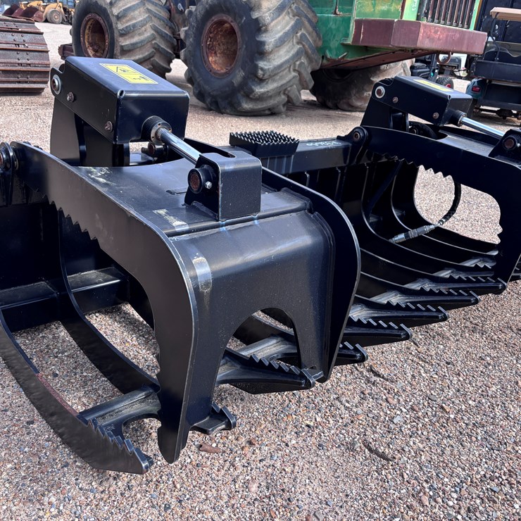 #2795 • UNUSED CATERPILLAR GRAPPLE BUCKET