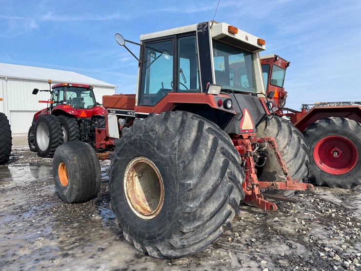 tag-#320,-1981-ih-1586-tractor-image-9