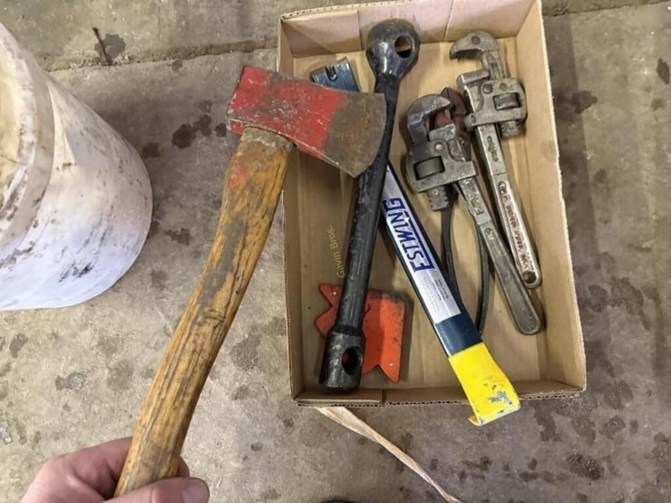 hatchet,-bar,-wrenches-image-4