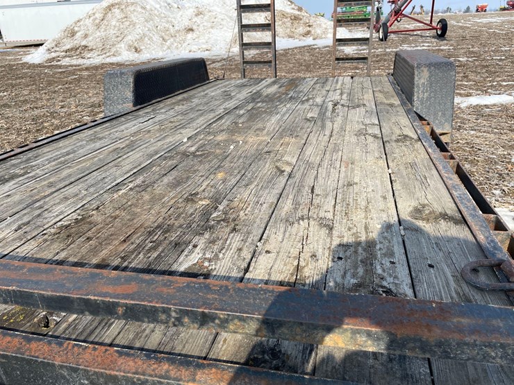 tag-#211,-16'-interstate-trailer-image-3