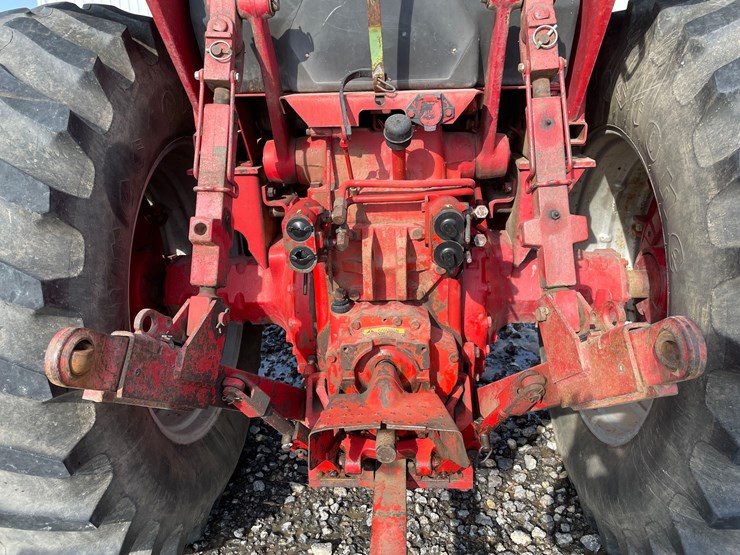 tag-#312,-1981-ih-886-diesel-tractor-image-10