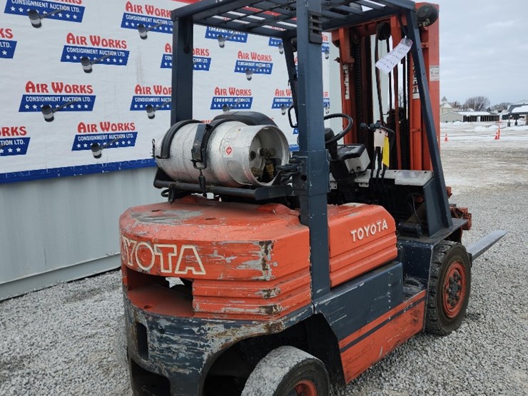 toyota-fork-lift-sn#-405-fg25-15759,-7,356-hrs-3-mast,-48"-forks,-3550lb-cap,-duel-fuel,-solid-tires-image-7