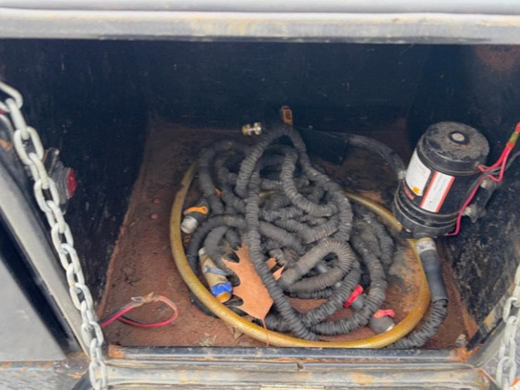 buyer's-products-bbe-black-8'-truck-bed-w/-tool-boxes,-safety-flasher-on-top-image-12