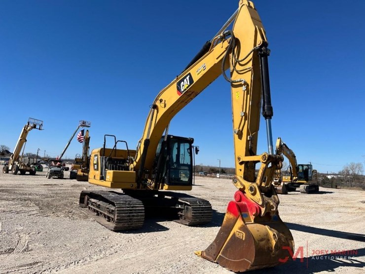 2019-caterpillar-320-image-11