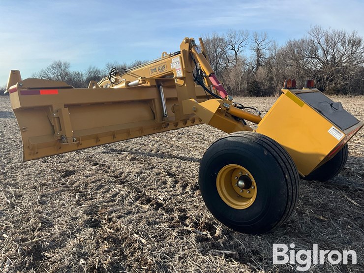 2017-landoll-icon-1632rs-pull-type-rear-steer-grader/blade-image-7