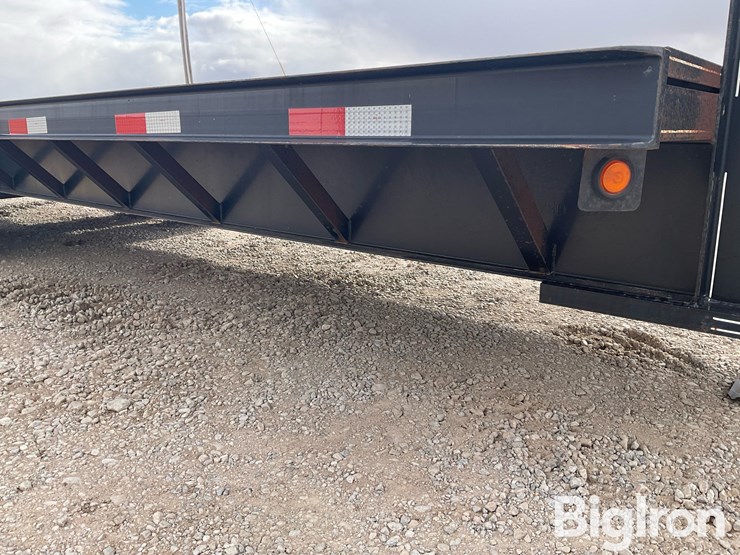 2001-titan-trailer-image-16