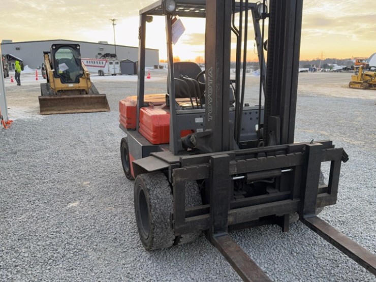 toyota-forklift-model-025fgu35,-sn#70068,-14,229-hrs,-2-stage-mast,-dual-front-wheels,-8,000-lbs-cap-image-15