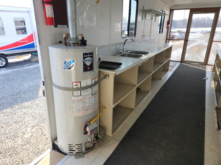 loadmaster-28'-kitchen-trailer,-enclosed,-tandem-axle,-windows,-water-heater,-counters,-sink-image-11