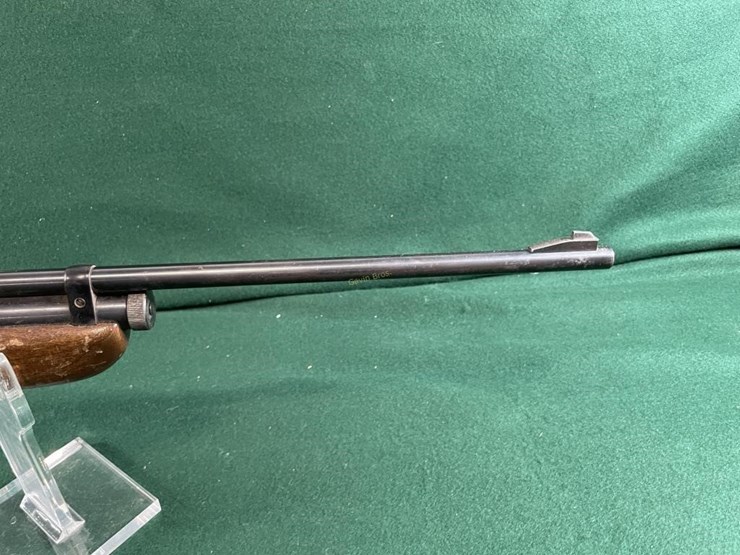 crosman-"400"-repeater-22cal-air-rifle-image-4