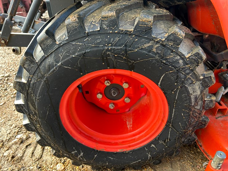2013-kubota-bx2670-image-8