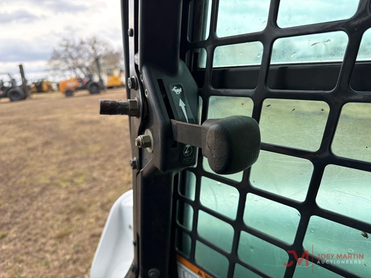 2015-bobcat-t770-image-21